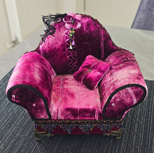 Velvet chair shaped jewellery - chair-shaped,
