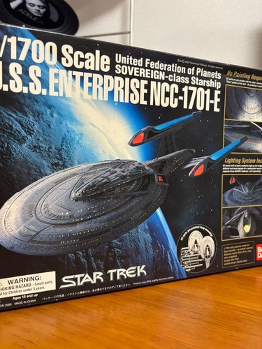 Bandai 1700 star trek s - bandai, u.s.s