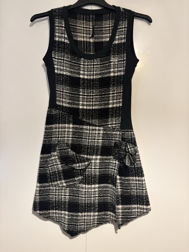Quiz black white check - black,