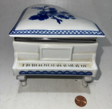 VTG Ceramic Blue And White