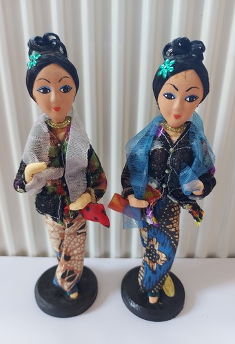 Two vintage singapore - two,