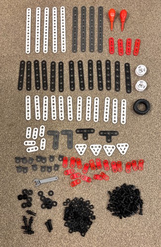 Large bundle meccanno - large, of