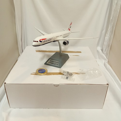 Boeing model aircraft white - boeing,