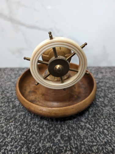 Vintage mounted metal vise - vintage,