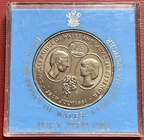Helena 1981 crown pence - crown,