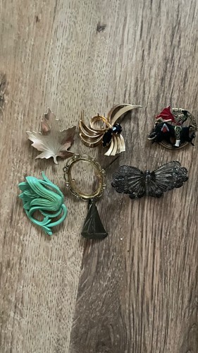 Vintage brooches assorted - brooches,