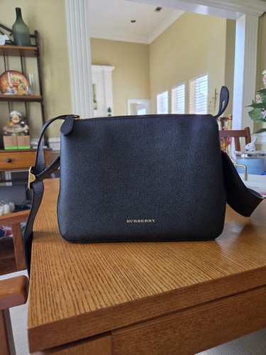 Burberry helmsley crossbody - burberry,