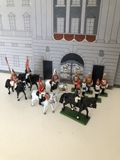 10 BRITAINS LIFEGUARDS / HORSEGUARDS