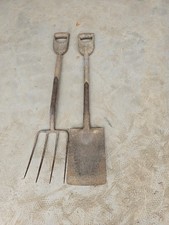 Vintage D Handle Garden Spade Shovel Hole Digging Planting Spade Tool and fork