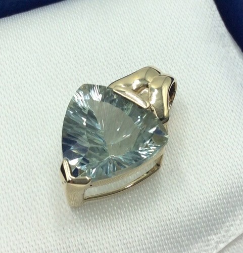 Stunning small 9ct yellow - stunning,