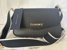 Tommy Hilfiger crossbody Style