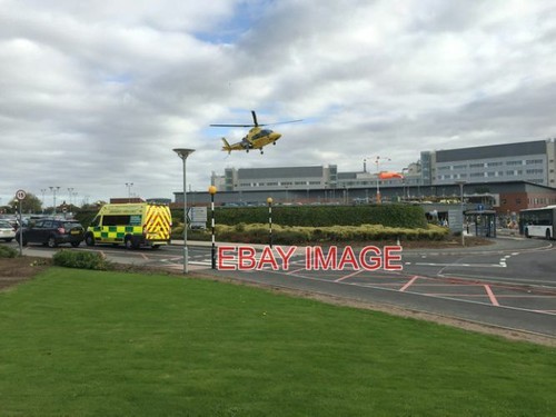 Photo air ambulance landing - ,
