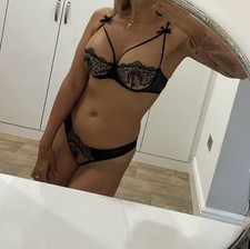 Stunning Black Mesh Patterned Bra And Thong Set .. New In Size Medium