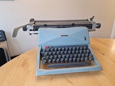 Olivetti 82 Typewriter British