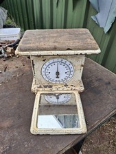 Old Vintage Weighting Machine