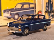 LLEDO VANGUARDS 1:43 FORD ANGLIA SALOON - NAVY VA1000