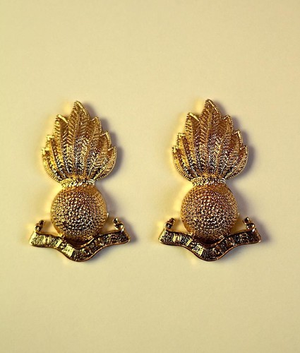 Royal artillery collar titles - artillery,