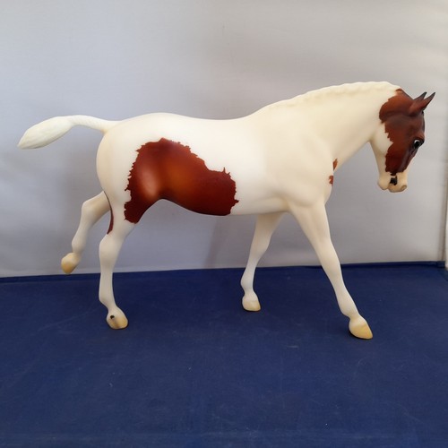 Breyer model horse smokin - model,