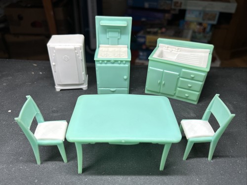 Vintage green plastic dolls - plastic,