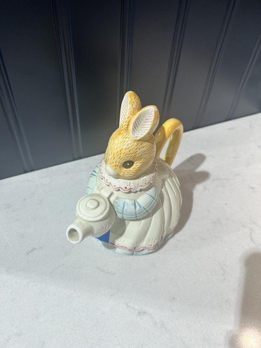 Bunny novelty teapot - bunny,
