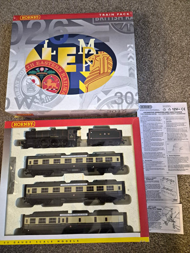 Hornby r2025 train pack - hornby,