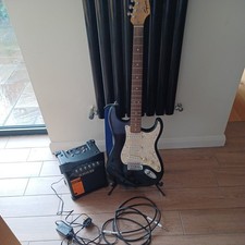 Squier Fender Strat Black Stratocaster Vintage Style + Line 6 micro spider amp