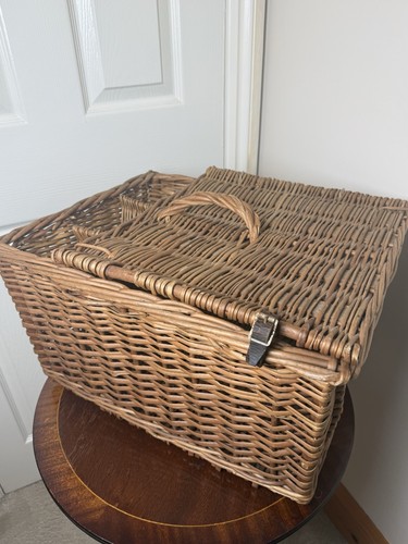 Vintage wicker sewing basket - wicker, /