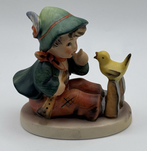Hummel figurine singing - mi, “singing