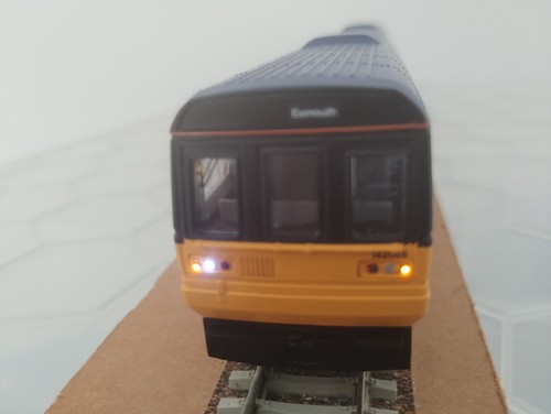 Hornby r2809 class 142 - hornby,