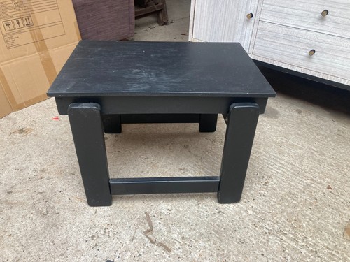 Wooden side table steps - side,