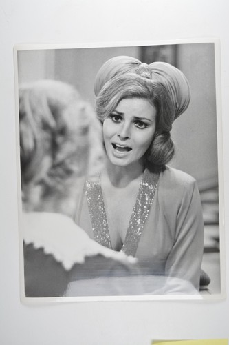 Raquel welch actress - raquel, portrait