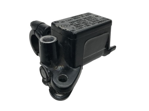 Front brake master cylinder