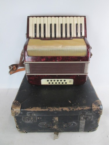 Unbranded red accordion - unbranded,