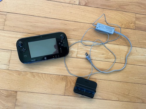 Broken wii gamepad - broken,