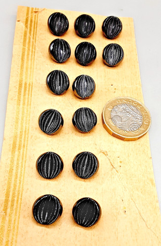 Vintage small moulded black - 14,