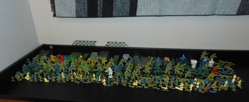 Vintage plastic soldiers - plastic,