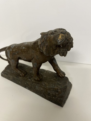 Antique roaring lion - , spelter
