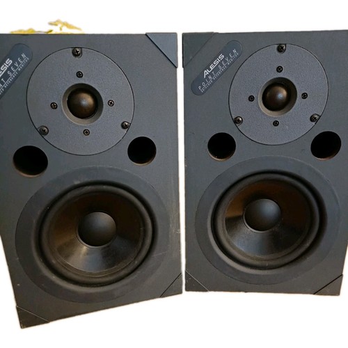 Point seven alesis shielded - ,