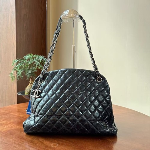 Authentic chanel black quilted - chanel,