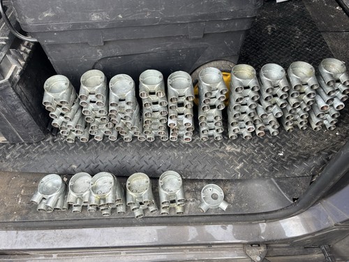 Galvanised steel conduit - of,