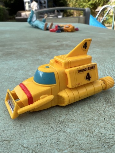 1992 bandai pull - ©1992, 3"