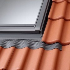 VELUX Pine Centre Pivot Roof