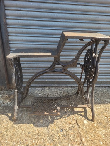 Vintage singer sewing machine - singer,