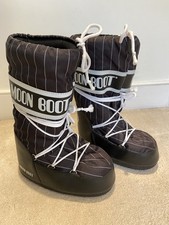 The Original Moon Boots- Black & White Stripe Size 39-41 Very Good Condition