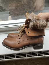 Landrover Tan Faux Fur Top Lace-up Ankle Boot Size 6.5 (EU 40)