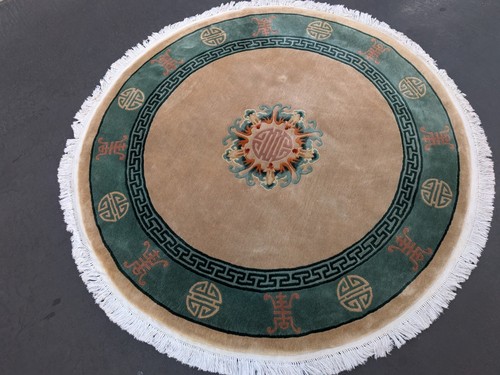 Chinese round rug - 6'7"x6'7",