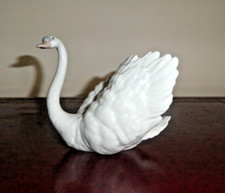 LLADRO PORCELAIN WHITE SWAN