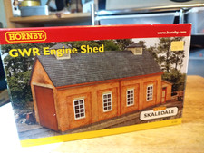 BNIB R7283 Hornby 00 Gauge Skaledale GWR Single Track Engine Shed Resin Model.