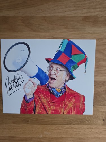Noddy holder pic hand - 8,