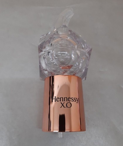 Hennessy cognac pour - pour, spout